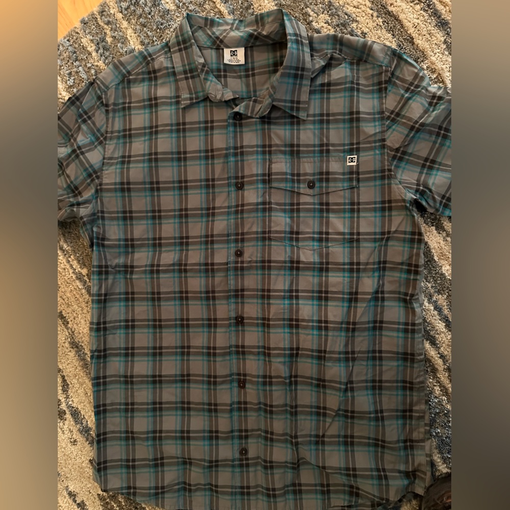 DC large men’s button up shirt